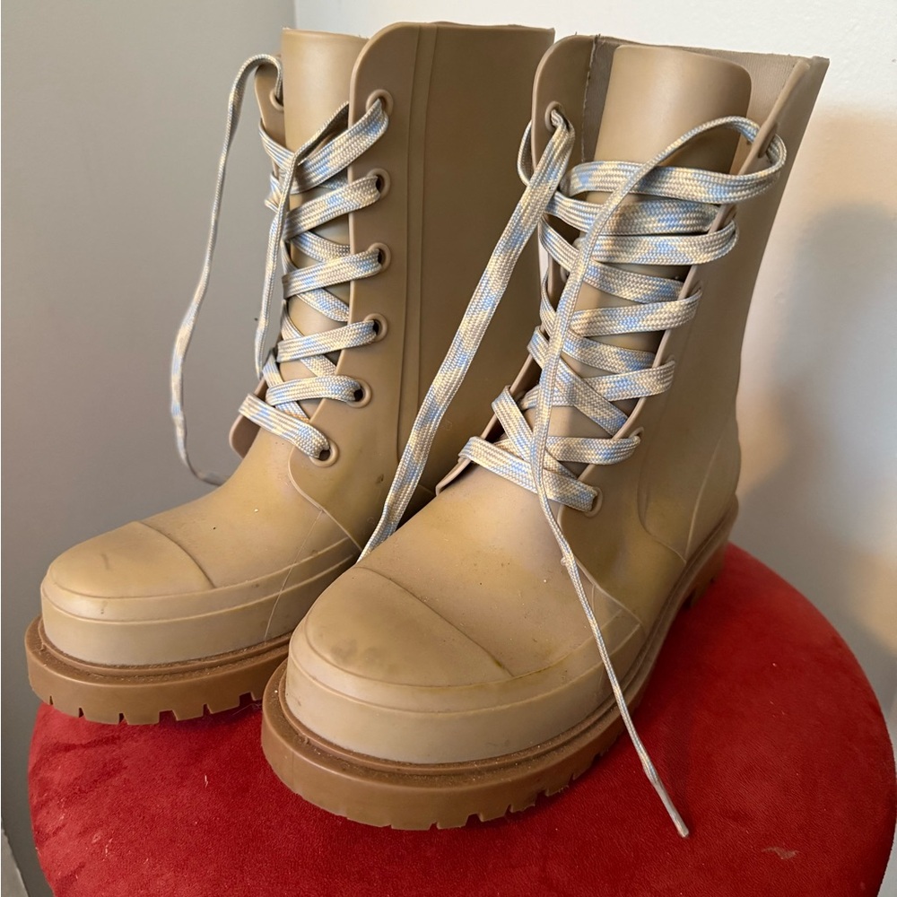 Cougar Beige Lace-Up Women's Boots